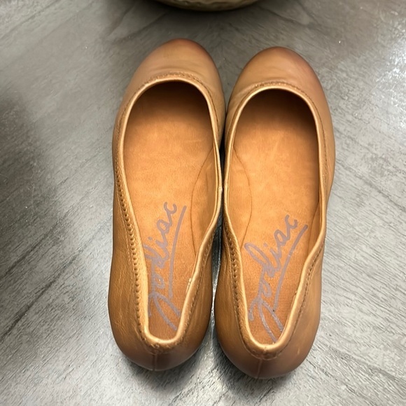 ZODIAC Women's Sonia Ballet Flats - Picture 5 of 11